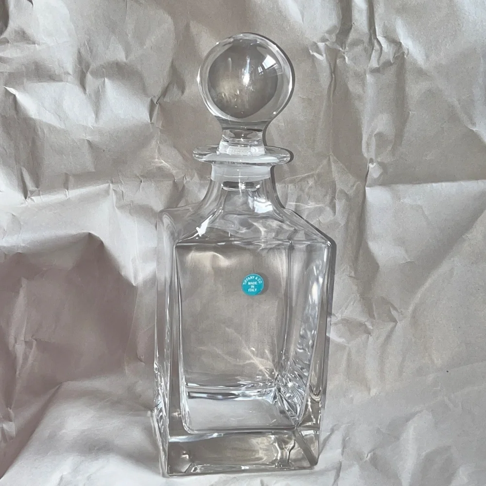 NWT Tiffany & Co. Home Essentials Classic Square Decanter in Crystal Glass 26 oz